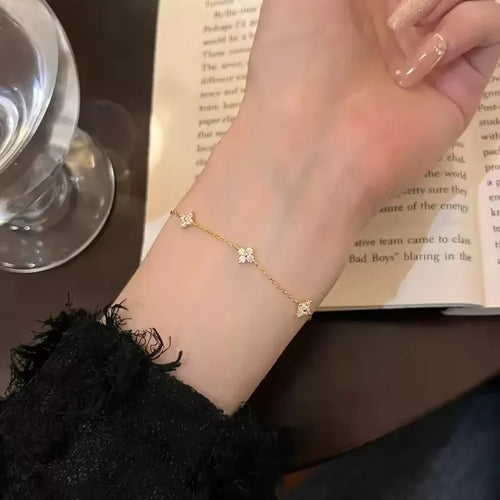 BELLA- Pulsera de flores 4 pétalos